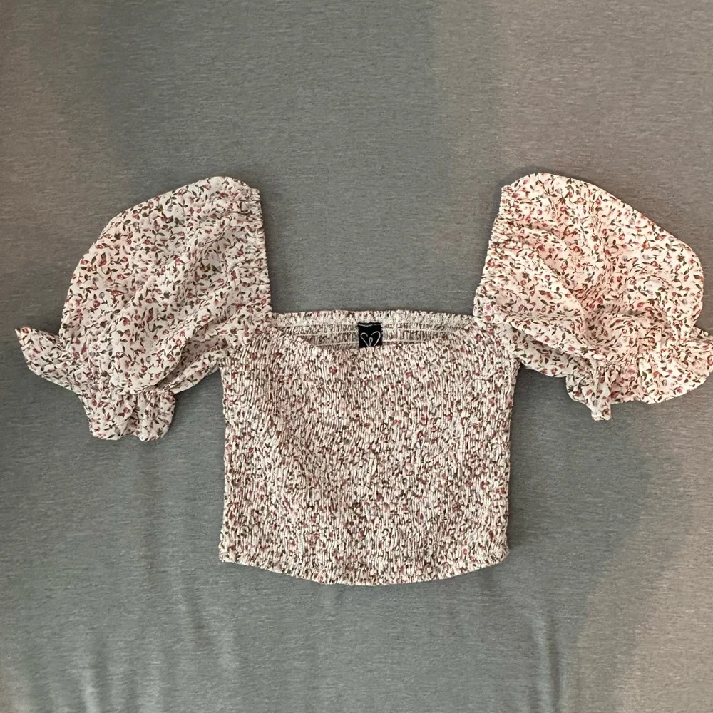 Puffed Floral Crop Top Blouse - Picture 1 of 1